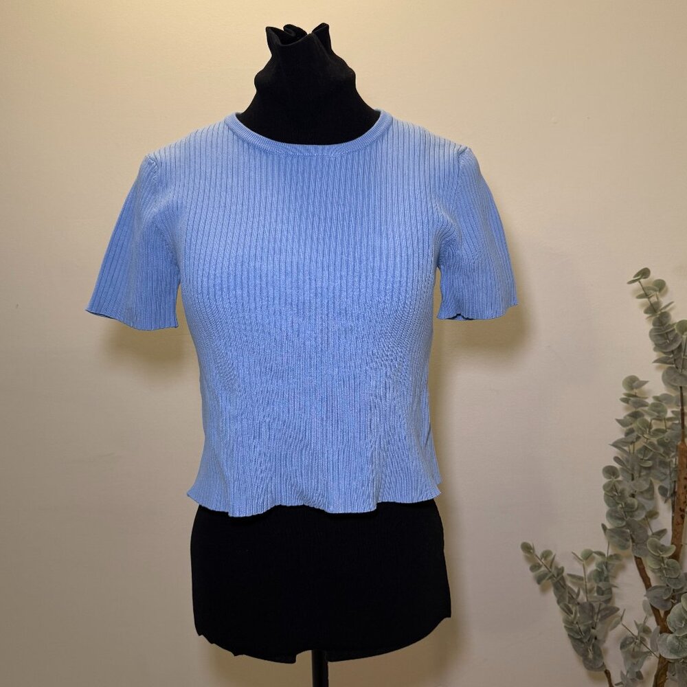 Powder Blue Open-Back Top (Size Large) – The Ultimate Flirty & Fun Wardrobe Stap